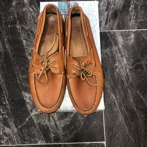 MEN’S Sperry shoes.